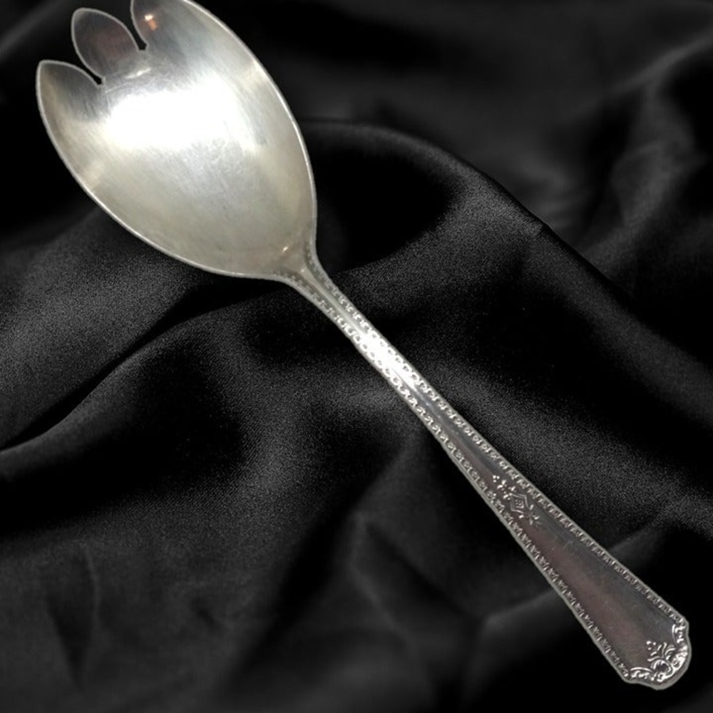 Oneida-WM A Rogers Berkeley Solid Salad Serving Fork-Silverplate-Vintage